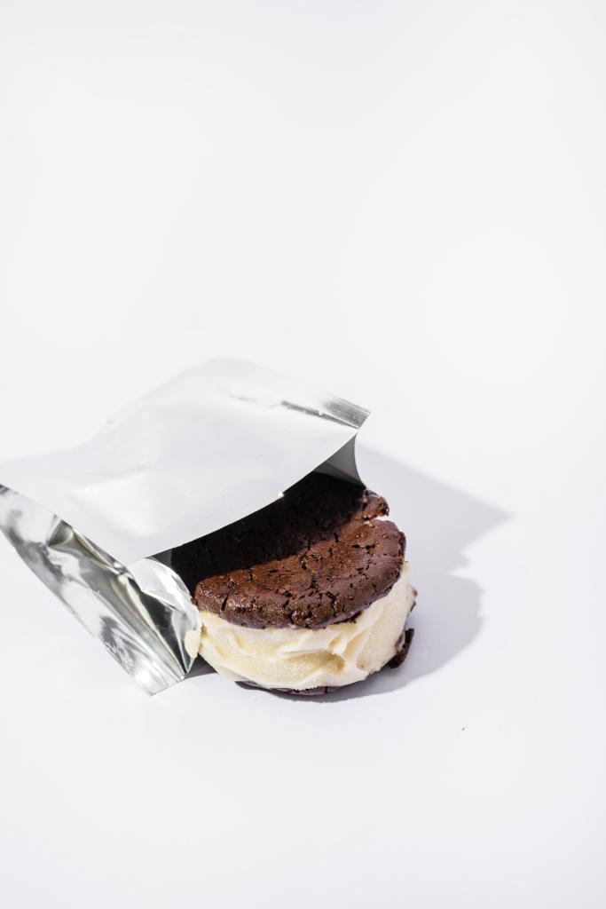 Vainilla, Chocolate vegan Ice cream Sandwich GF